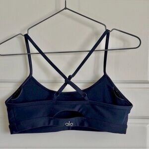 ALO Yoga Women's Navy Blue Air Lift Sports Bra. Size M